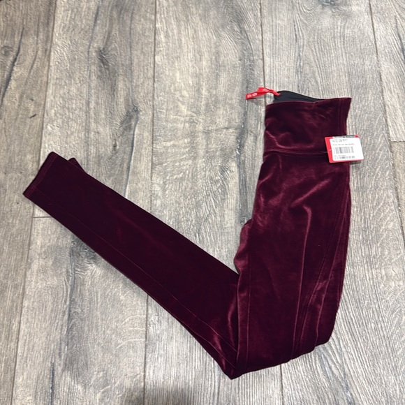 NEW • Spanx • Women’s Velvet Legging Rich Burgundy Red XS - Picture 2 of 3